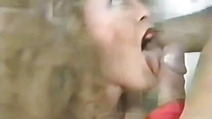 Os amigos celebram a maioridade filmes xxx amadores com um gangbang em casa