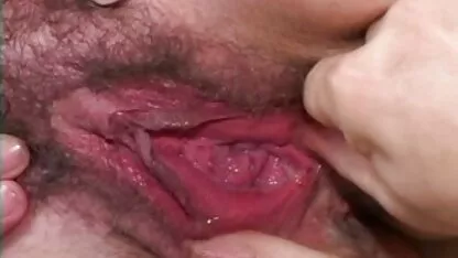 Na mesa da cozinha, milf sexy com meias dedos vagina com xxx videos sexo amador dedos