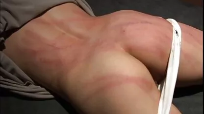 Estudantes malcriados penetram a casa para o professor e gay amador xxx fazem sexo com uma mulher gorda.
