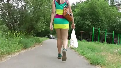 Morena porno amador xxxx de meias e botas a acariciar todos os buracos no assento
