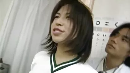 A rapariga de meias pretas está à espera video amadores xxx para fazer sexo.