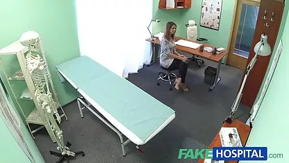 Garanhão xxx videos amador brasileiro vigorosamente Ferrando o corpo do jovem colt que é interessante