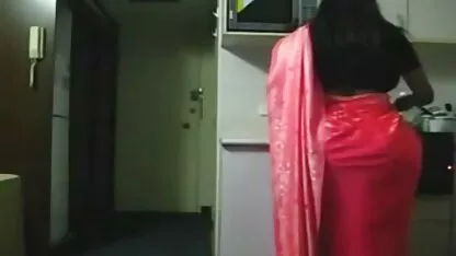 Acariciando as xxxamadoras minhas pernas