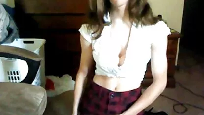 Tia excitada por ver filmes amadores xxx miúdas a mijar e a divorciar-se com o mesmo sexo.
