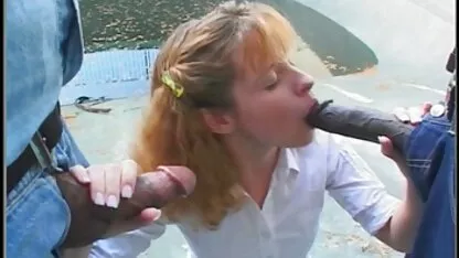 A besta ruiva inclina-se à frente de xxx videos de sexo caseiro um homem e dá-Lhe a coronha do elástico.