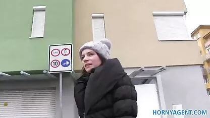 Abre as pernas em várias direcções xxx videos amadores brasileiros e masturba-te com a rata molhada.