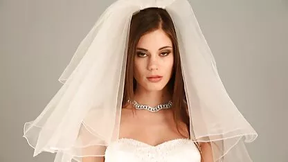 Morena Busty faz Broches e fode na xxxpornoamador vagina enquanto filma um filme pornô.