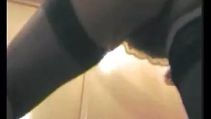 Rapariga flexível em meias xxx videos amador tem vídeo sexual com amigo