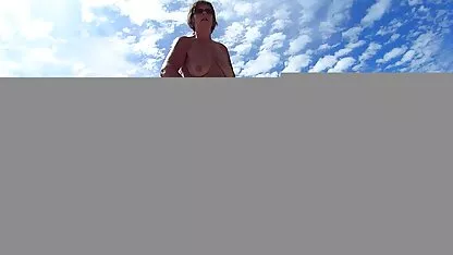 A jovem beleza a meter-se com um masturbador flagra xxx no rabo