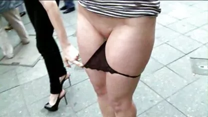 Lésbica russo lambendo um amigo após um épico de filmes xxx amadores travesseiro de batalha