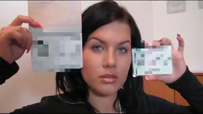Rapariga excitada abre as pernas e põe a pila porno xx amador na vagina Rapada