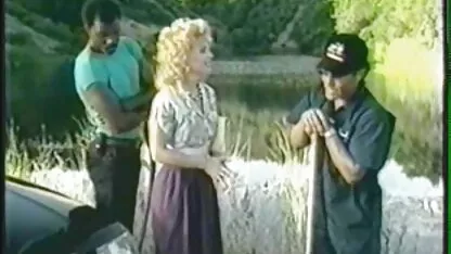 Loira Sexy com rabo x vídeo pornô amador redondo no chão a saltar numa pila de borracha
