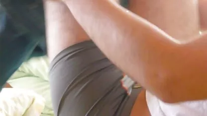 Por 300 dólares, uma bela prostituta concorda em foder com dois filmes amadores xxx homens.