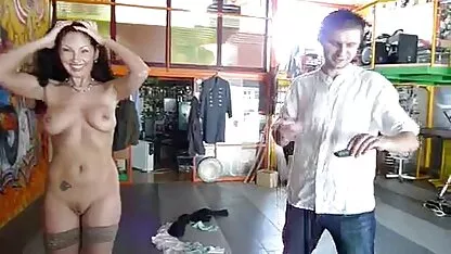 Loura pequena com cúmulos de Pânico na pornografia portuguesa amadora pila Grande do amante