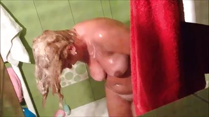 As xx porno amador raparigas russas estão entusiasmadas com a Strip gentilmente pelo homem.