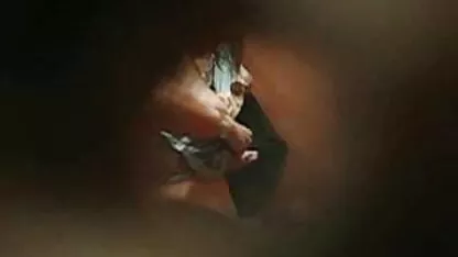 Uma morena de meias suga xxx videos amadores brasileiros um membro do seu subordinado e rende-se a ele na pose de cavaleiro.