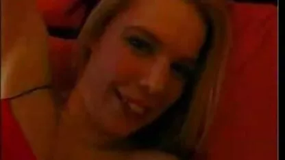 Uma boa mulher e um broche fazem-no, e deixam a vagina descascar. corno amador xxx