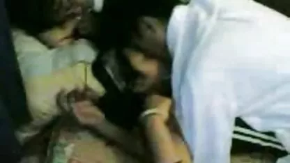 Jovem adolescente exibindo porno amador xxxx seios pequenos e rabo apertado