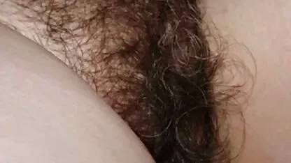 Uma miúda gira de meias pretas a fazer sexo com a xxxpornoamador velha amiga.