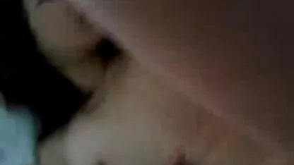 Uma rapariga branca à espera de sexo um ménage à trois xx porno amador com dois negros cheios