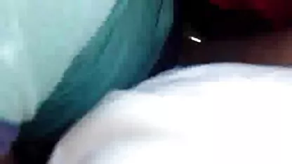 O tipo que fode com uma miúda de xxx video amadores ombros largos mesmo na casa de banho.