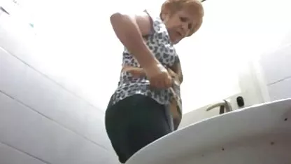 Na posição de missionário, o marido abraçou videos xxx amadores sua esposa a loira na frente da câmera
