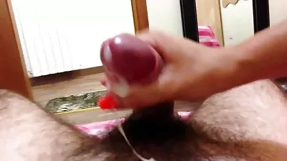 O cabelo ruivo da Krala ilumina pornografia amadora portuguesa o resto do pessoal a foder no sofá.