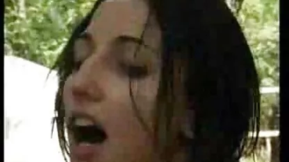 Uma ruiva gordinha faz um broche ao guy e faz sexo xxx video amador com ela.