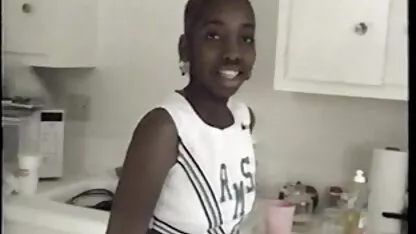 Loira com seios falsos, grande, gosta xxx videos caiu na net de lamber a rata.