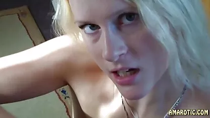 Ela sentou-se na cara do homem com uma vagina careca e xxx fotos amadoras arrastou-se pelos pés moles e molhados.