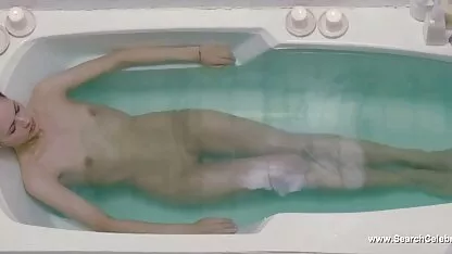 Bela masturbação em meias na cozinha pornografia portuguesa amadora do jovem russo