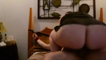 Em xxxx amador primeiro plano, um homem a chorar à frente da Câmara
