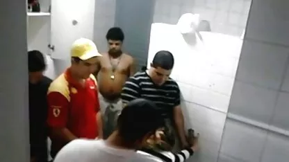 A mãe pornoamadorxxx linda dorme com o filho.