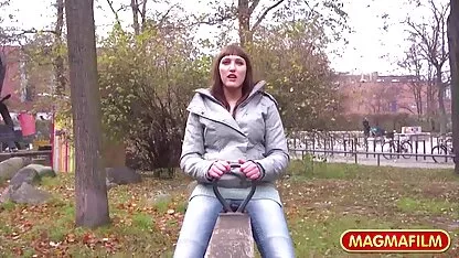 A jovem namorada amadoras xxx videos a fazer a pila gemer docemente através da sala