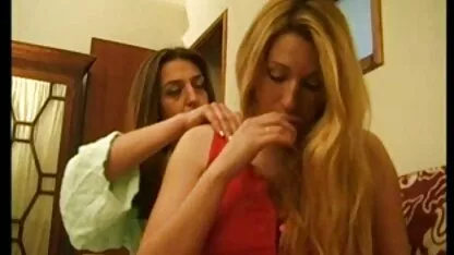 A estudante porno xx amador fode o professor com um Membro no anal