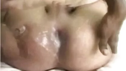 Amigos rigidamente fodem uma bela morena na videos xxx amadoras vagina Rapada juntos