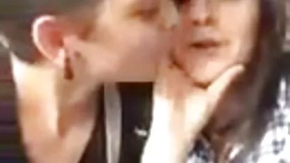 Ginecologistas esticam a amador xxx videos vagina do paciente e fodem o vibrador saudável e irrealista