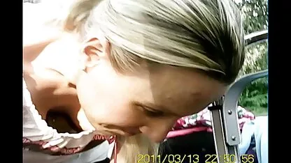 Um tipo a cuspir a miúda dos cabelos encaracolados e a tirar o xxx amador brasileiro POV.