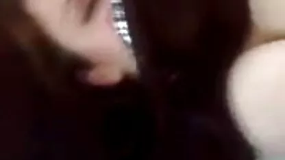 Um xxx videos amador brasileiro homem a gravar um vídeo sobre como acabar com a amante na cara