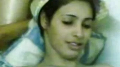 Morena em lingerie pornoamadorxxx vermelha confusa por um negro com um Pénis Grande
