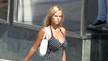 A besta tatuada de cabelo ruivo masturba a corno amador xxx rata em conversa privada.