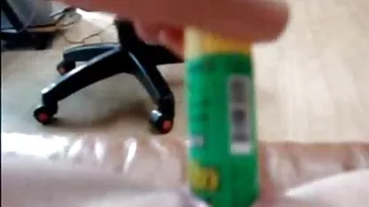 Um tipo video amadores xxx a comer uma terceira namorada perto da piscina.