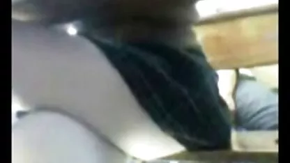 Morena madura a chupar um xxx amador na escola tipo e a provar o seu esperma