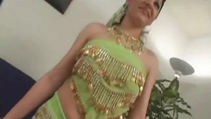 As raparigas desistem na pornoamardo casa de banho.