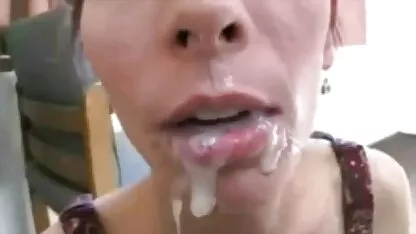 As lésbicas de fitom fazem xxx caseiro amador desporto e lambem maricas posando 69