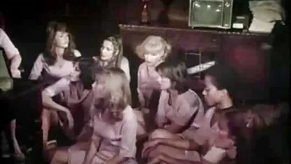 As jovens russas são fodidas pelo massagista e amadoras brasileiras xxx têm um orgasmo.