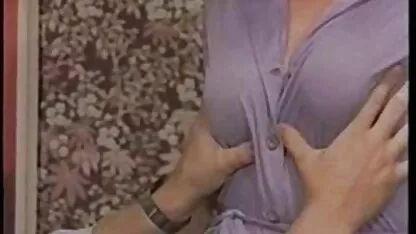 A ruiva quer anilingus xxx caseiro amador antes de deixá-lo foder.